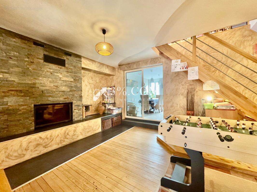 3%COM Une  grande maison rénovée avec dépendance sur 32 ares - photo 12