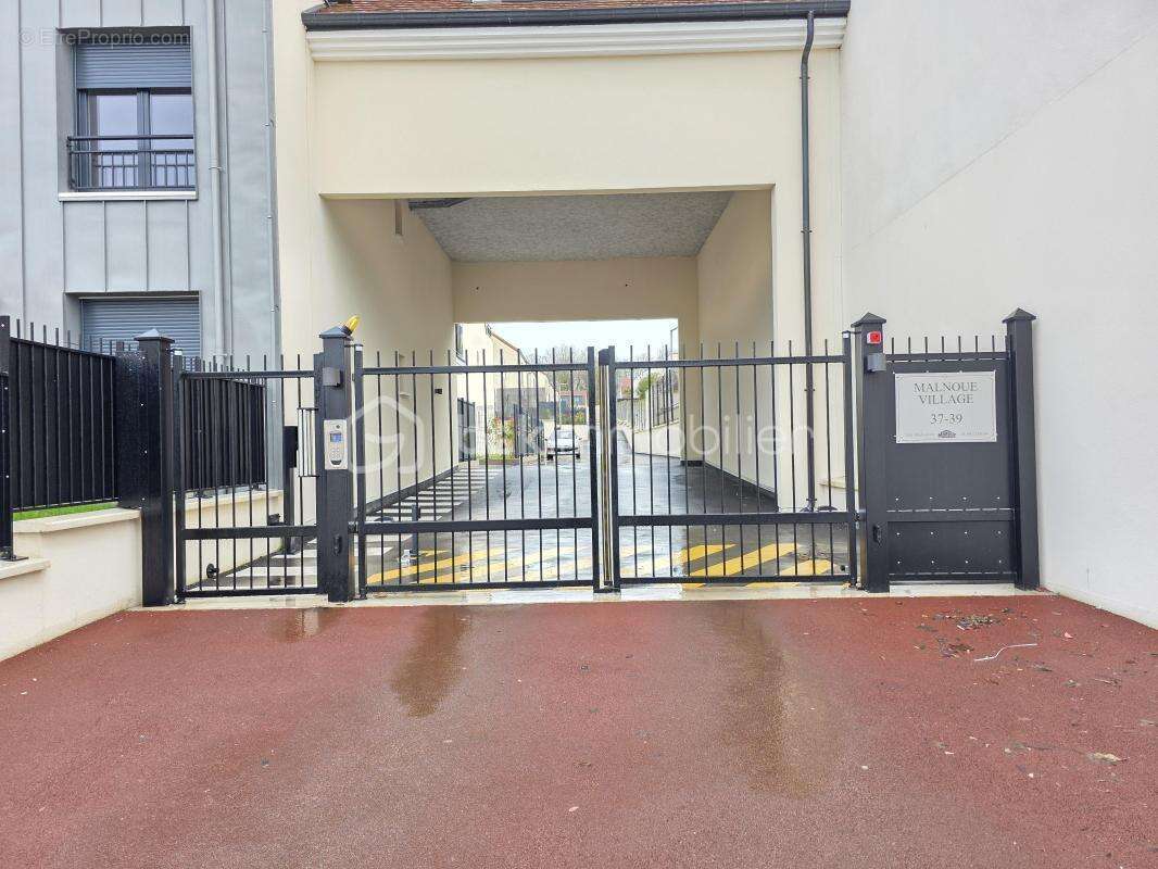 Parking à CHAMPS-SUR-MARNE