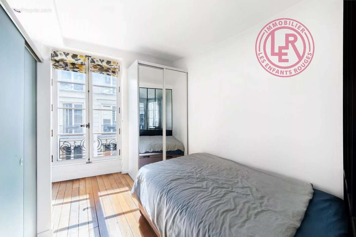Appartement à PARIS-1E