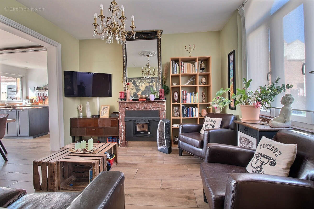 Maison semi-individuelle avec jardin, terrasse et passage latéral   4 chambres - photo 10