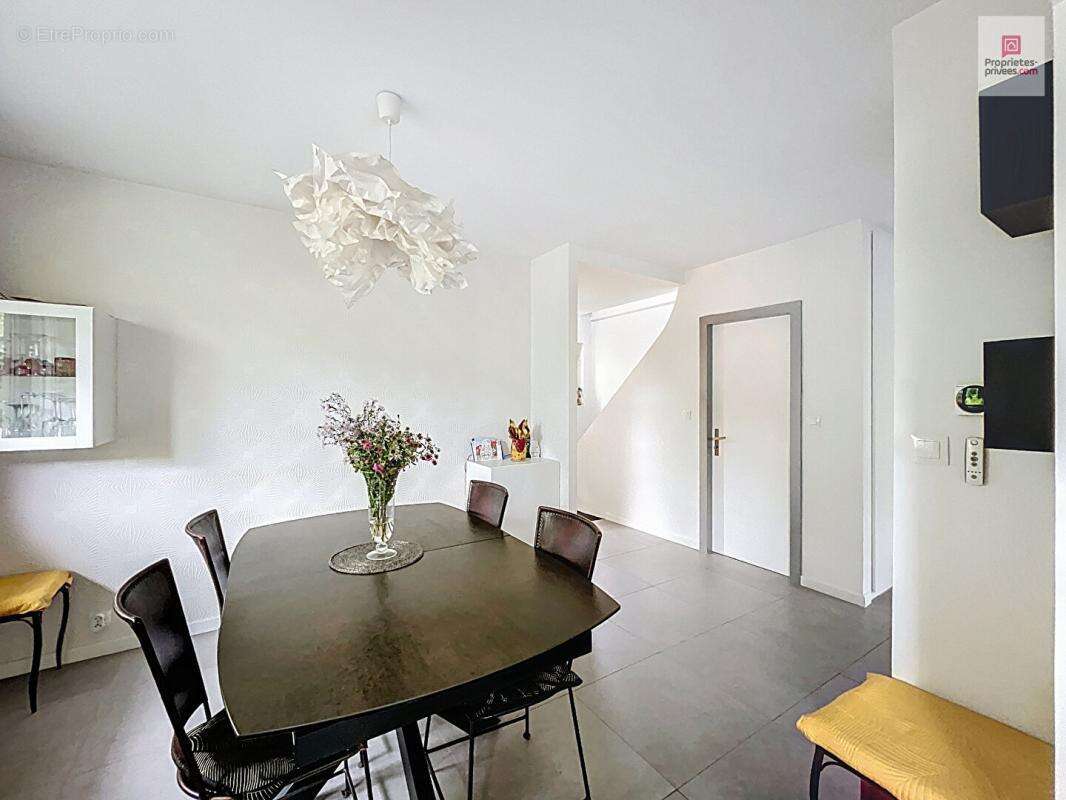 Maison individuelle à Riedisheim avec un magnifique jardin arboré  en ville ! - photo 7