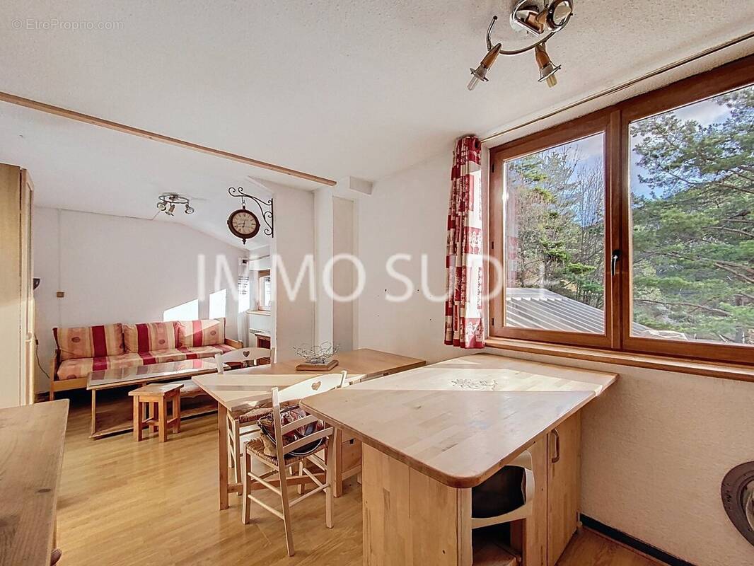 Appartement à CHATEAU-BERNARD