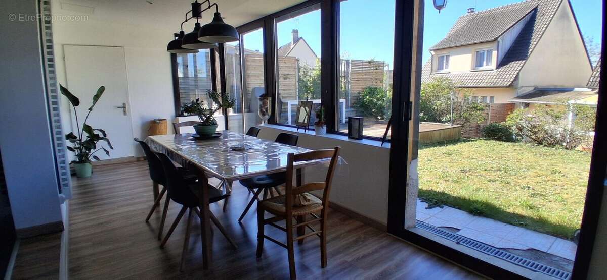 Grand séjour convivial pour partager de beaux moments en famille - Maison à LOUVIERS