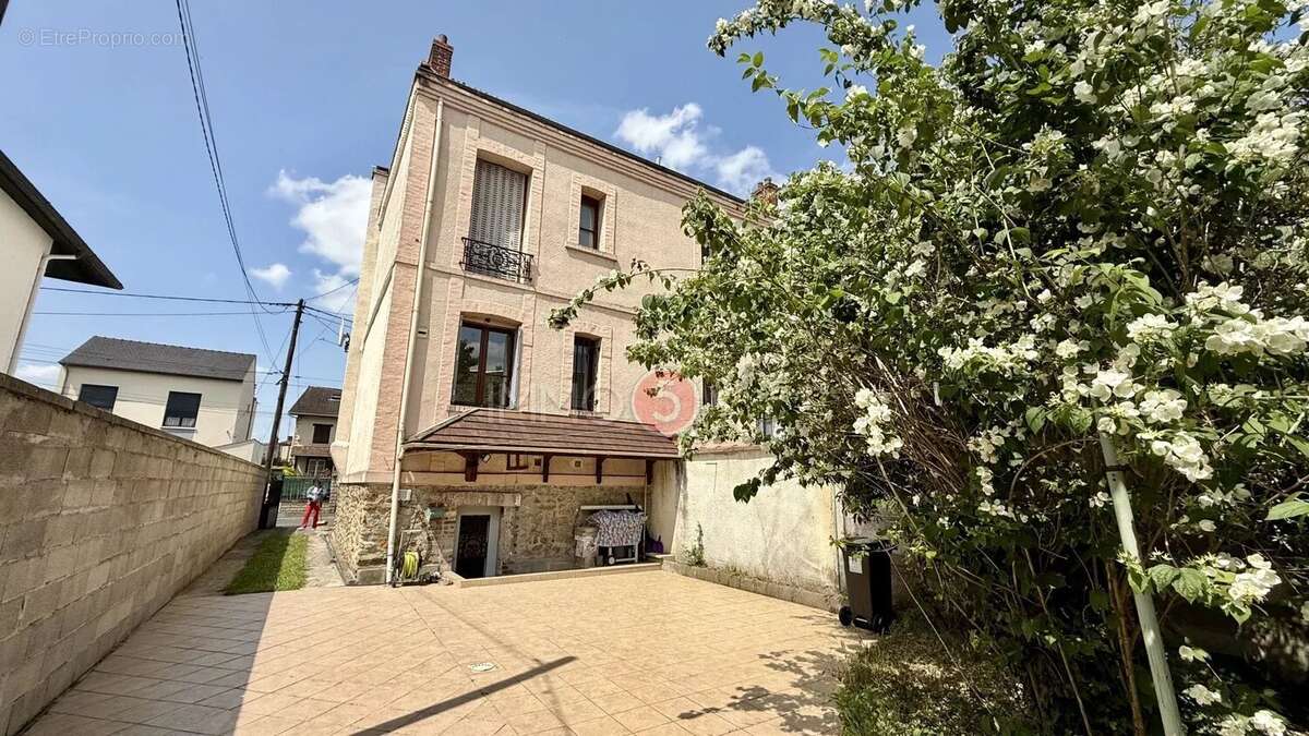 Maison à LIVRY-GARGAN