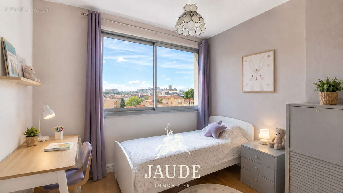 Appartement 81 m2 traversant avec 3 chambres et un garage privatif - photo 3