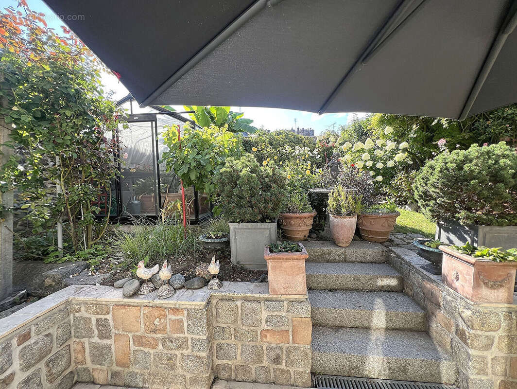 Maison de ville en pierre avec jardin clos - photo 8