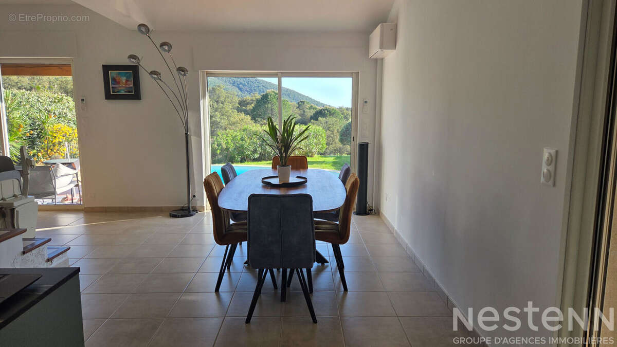 Maison avec vue exceptionnelle à vendre à La Londe-les-Maures - Secteur Valcros - photo 11