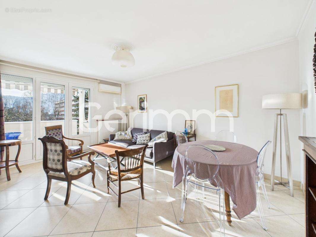Appartement à MEYLAN