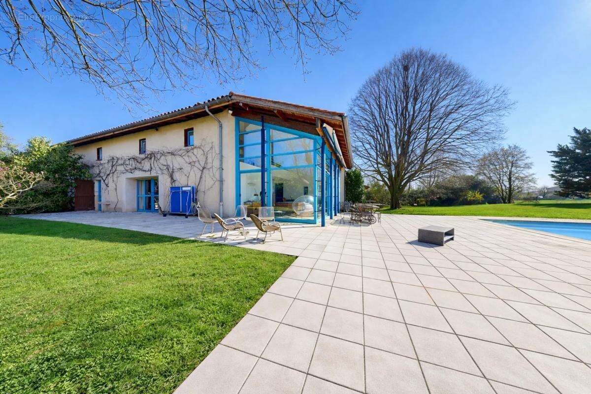 Maison à SAINT-DENIS-LES-BOURG