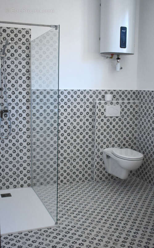 Commerce à LA LONDE-LES-MAURES