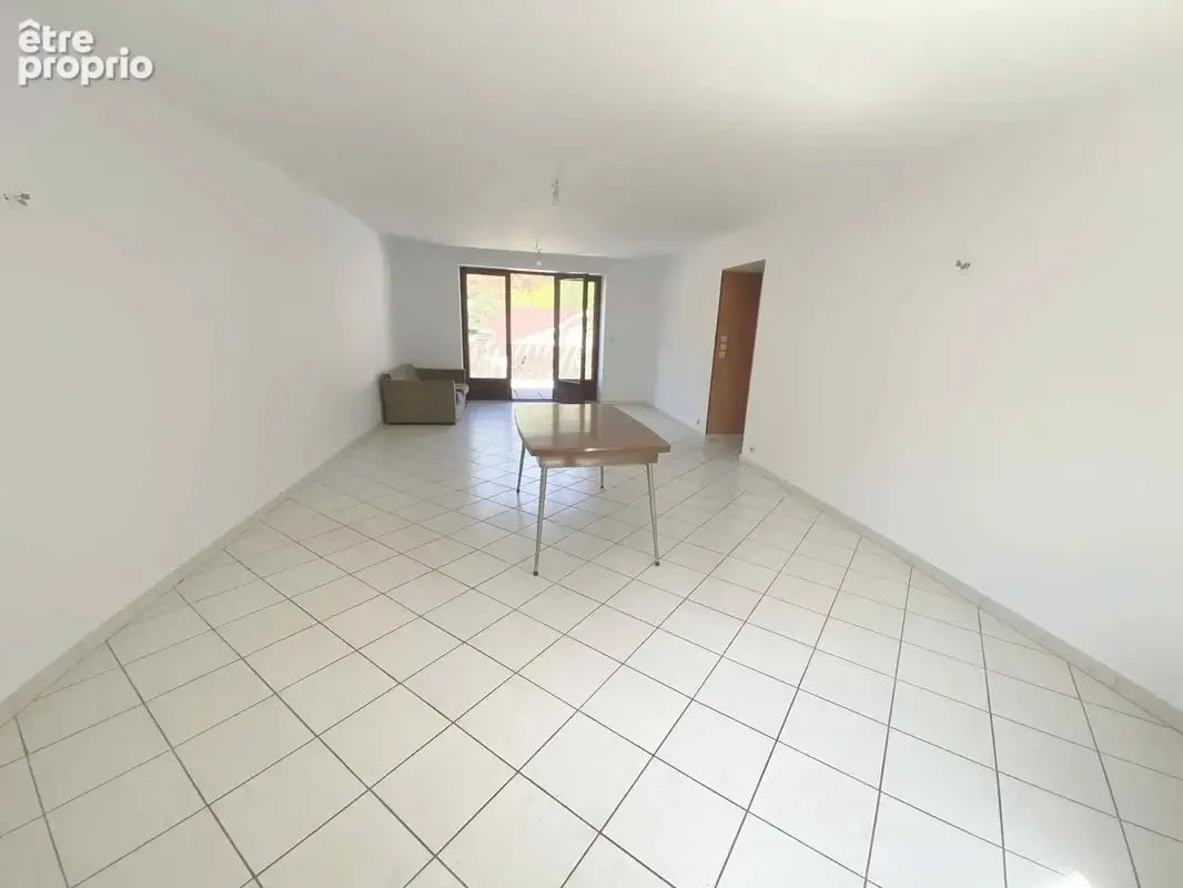 Maison mitoyenne de 185 m² composée de deux appartements ,jardin, terrasse, garage et cave à Séchilienne. - photo 9