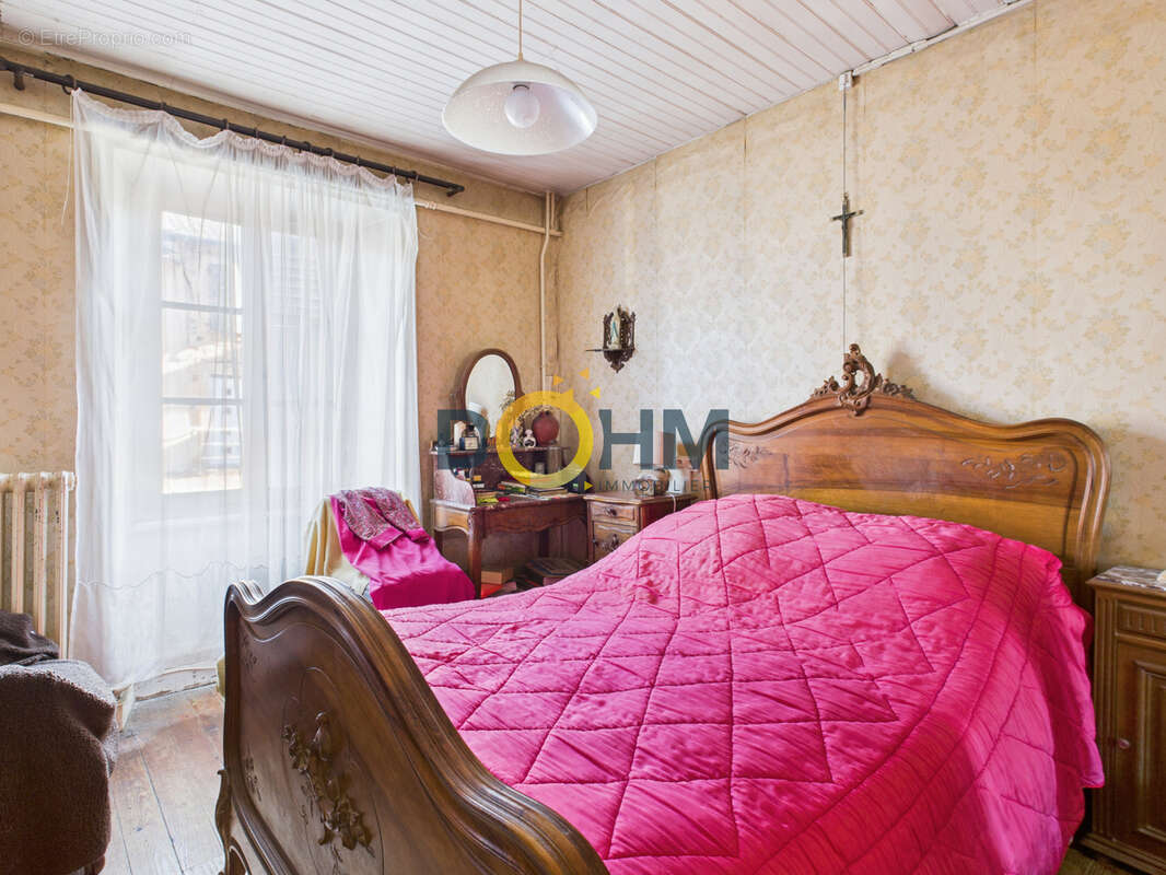 A vendre ambertmaison 185 m2,jardin clos et garage - photo 4