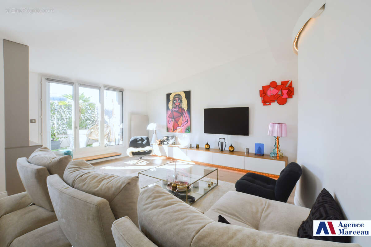 Appartement à COURBEVOIE