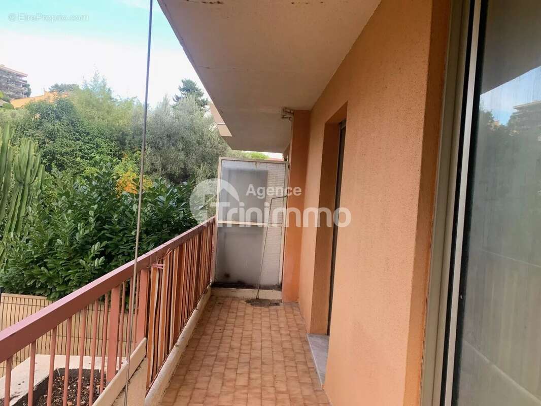 Appartement à SAINT-LAURENT-DU-VAR