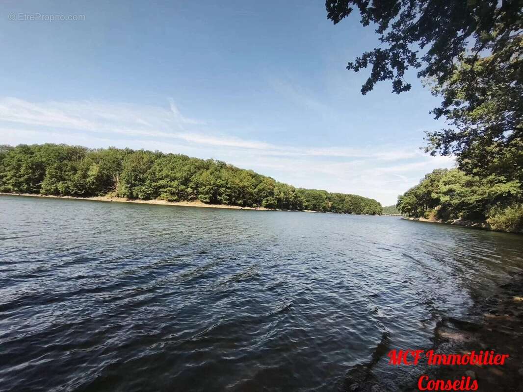 Exceptionnel – terrain les pieds dans l'eau au lac de pareloup - photo 4