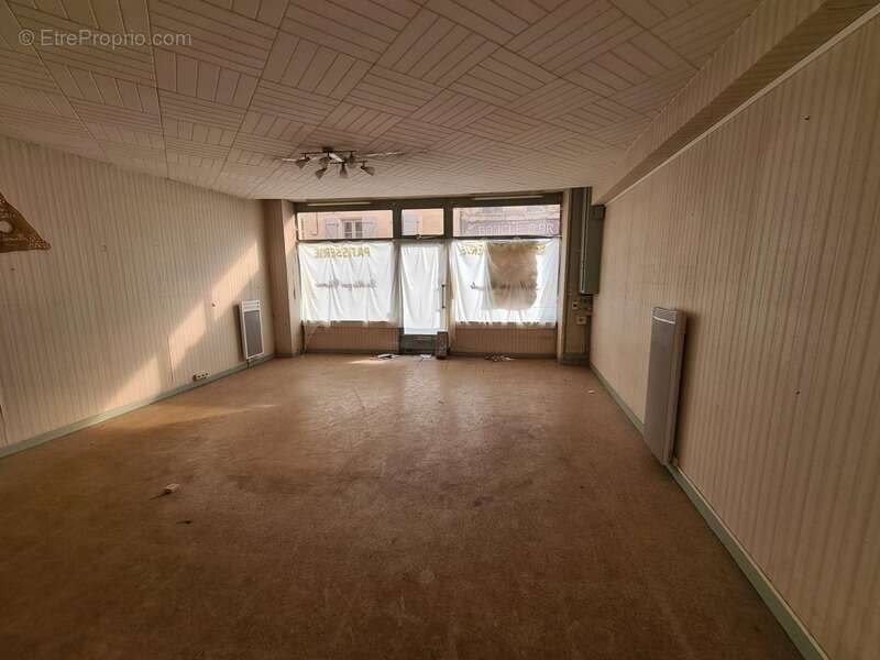 Appartement à VILLEBOIS-LAVALETTE