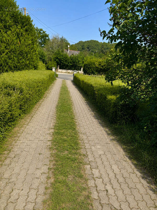 Maison familiale environ 160m2 /  5 Chambres, jardin clos et terrain arboré. - photo 2