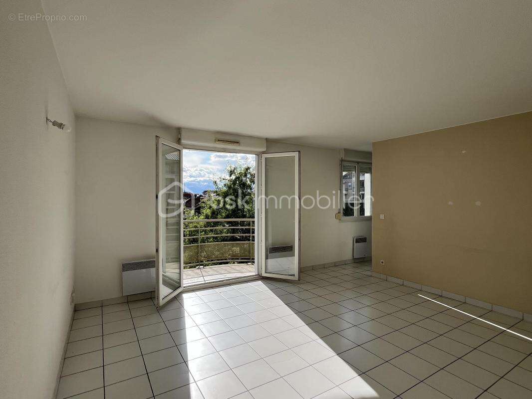Appartement à DECINES-CHARPIEU