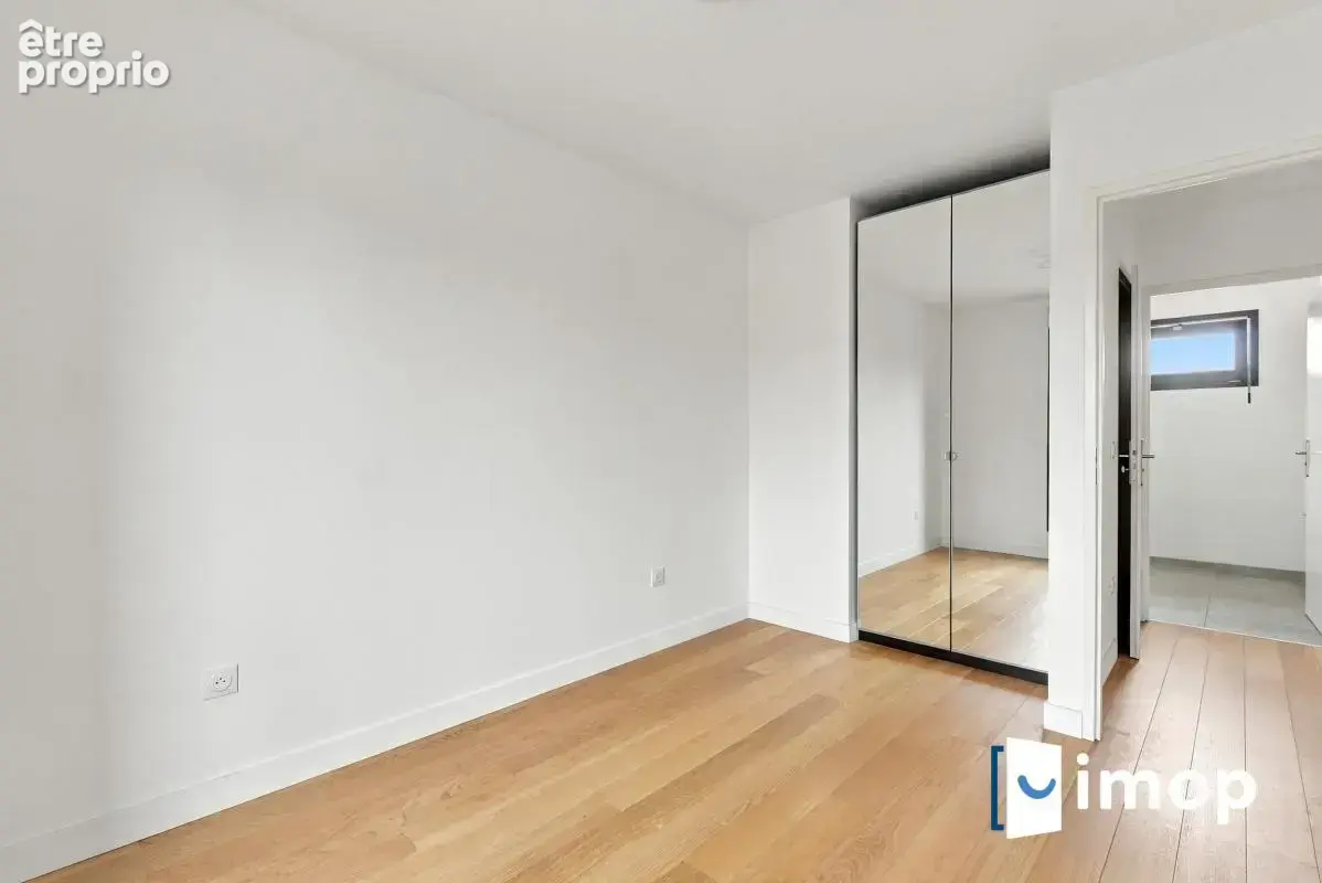 À 5 min du métro Basilique, superbe duplex T4 de 85m² avec terrasse arborée de 26m² - photo 7