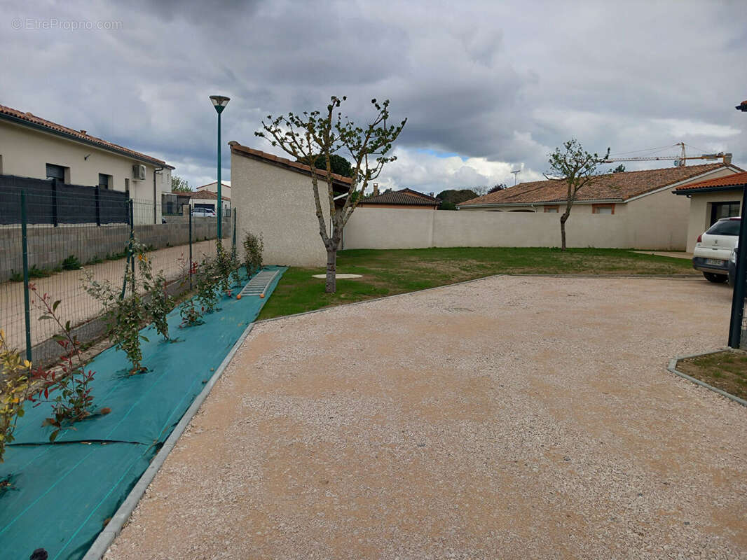 Maison à PINS-JUSTARET