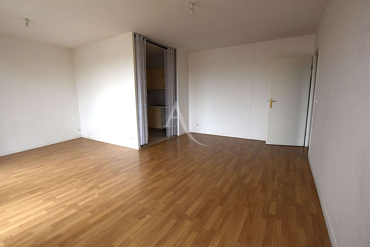 Appartement à COMBS-LA-VILLE