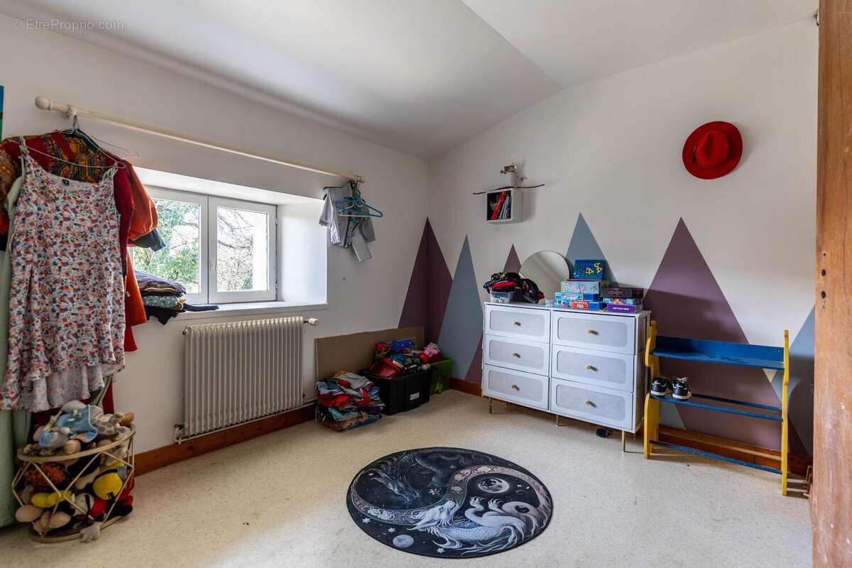 Maison 188 m² à Saint-Sornin  - photo 4