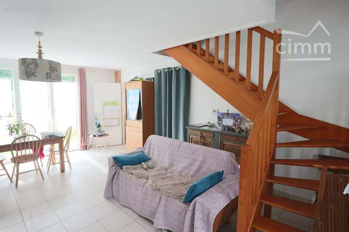 Maison à SAINTE-GENEVIEVE-DES-BOIS