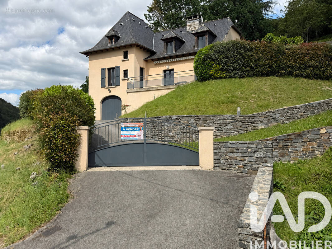 Photo 1 - Maison à ENTRAYGUES-SUR-TRUYERE
