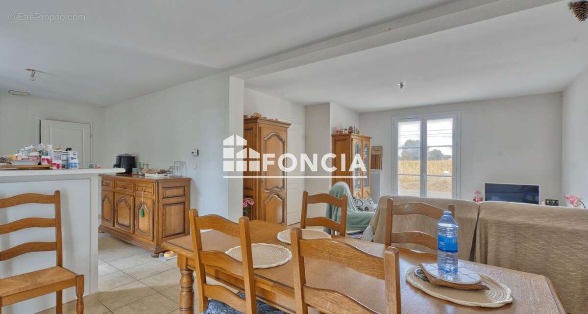 Maison familiale avec jardin dans un quartier pavillonnaire - photo 3