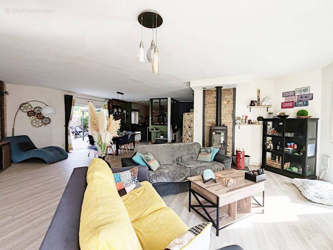 Maison à CHANTELOUP-LES-BOIS