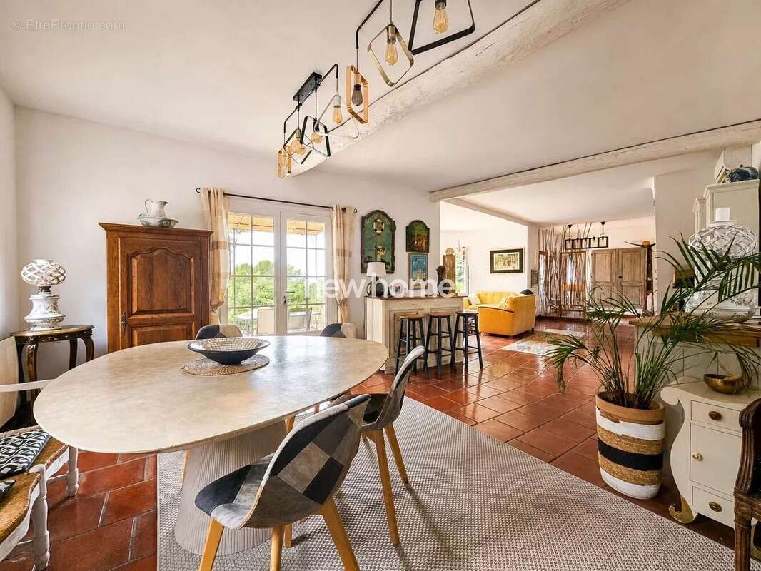 Élégante propriété de caractère avec très belle vue, piscine et gîte indépendant - photo 9