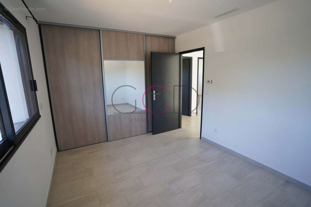 Maison à VENTABREN