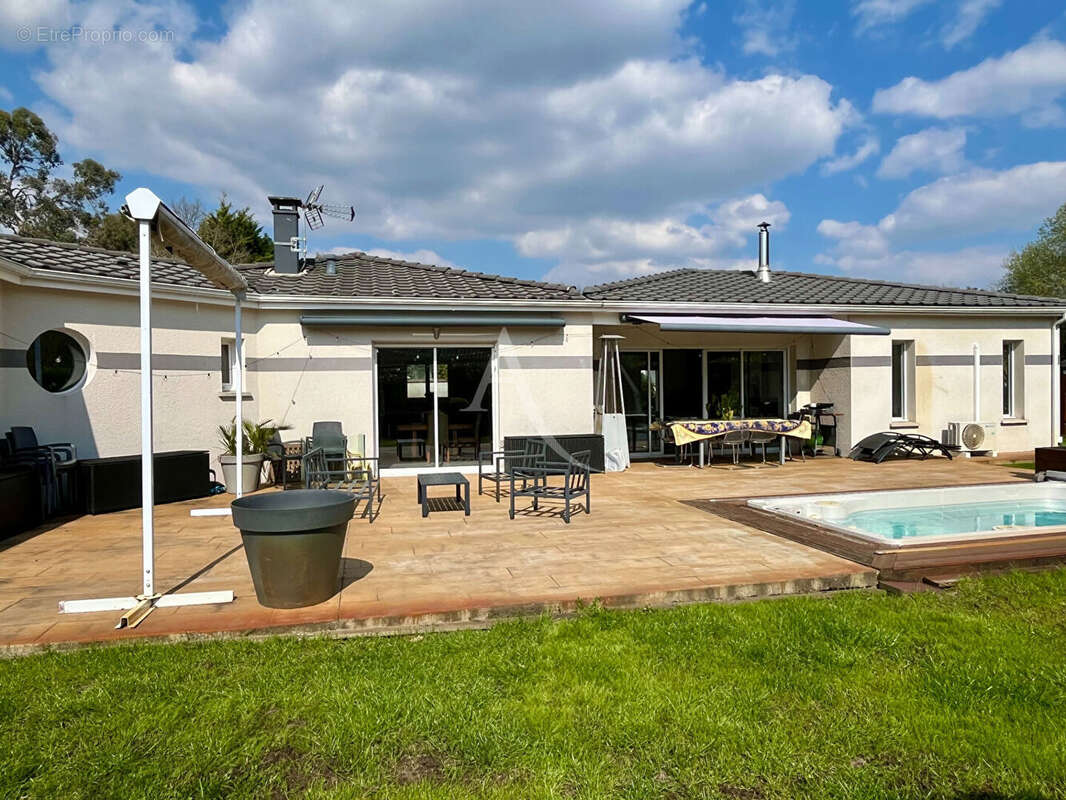 Maison à SAINT-JEAN-D'ILLAC