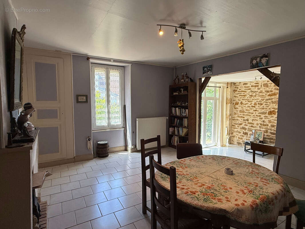 Maison à MONTGIVRAY