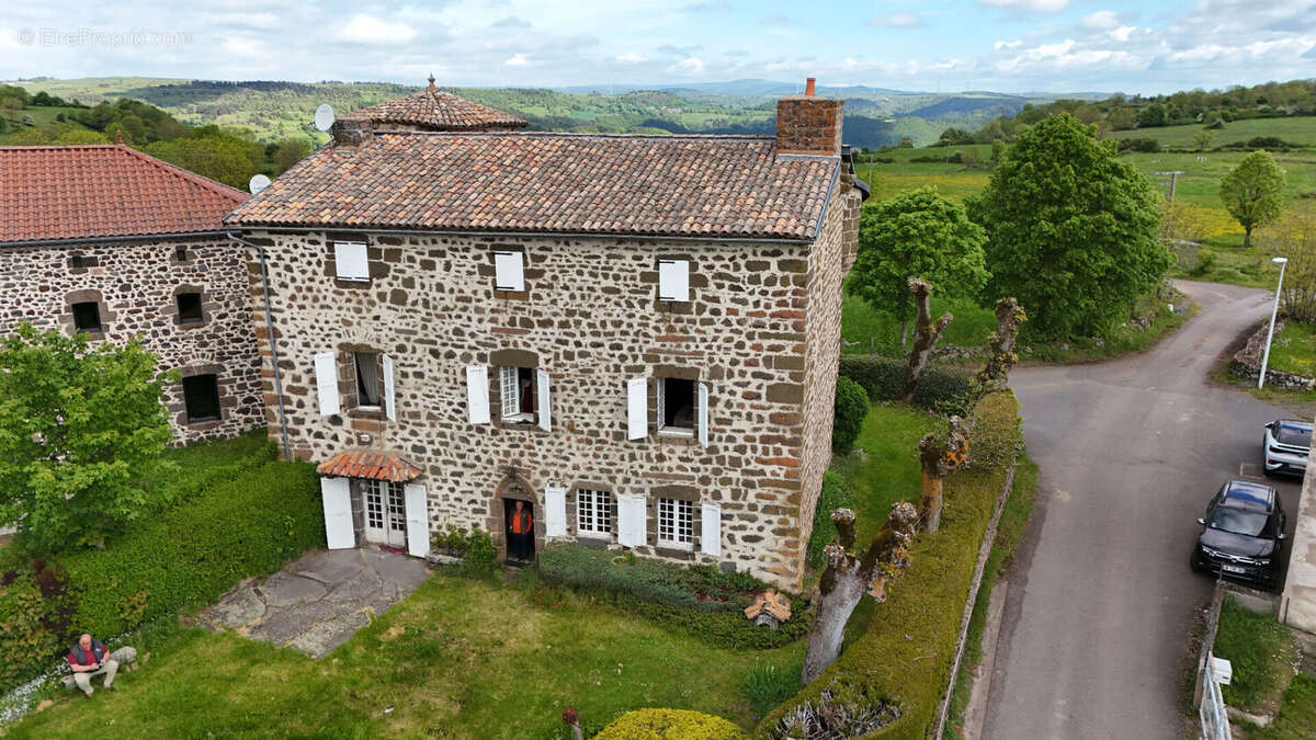 Maison de maître Talizat 6 pièce(s) 160 m2 - photo 2