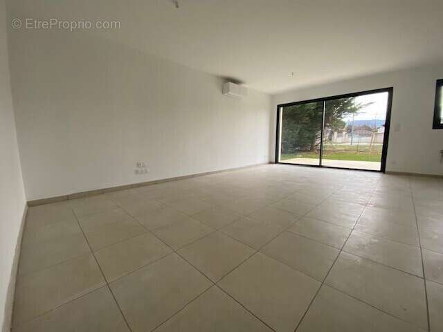Appartement à MONTELIER