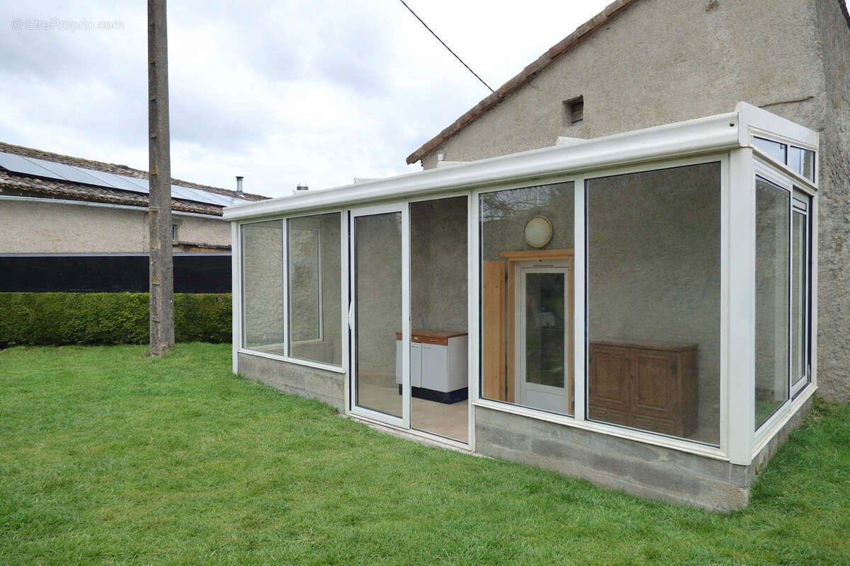 Maison à CHIRE-EN-MONTREUIL