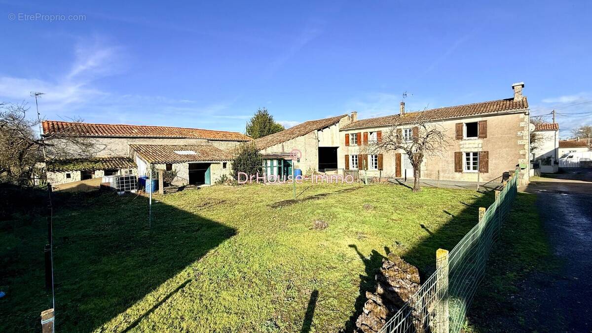 Maison à SAINT-HILAIRE-LA-PALUD