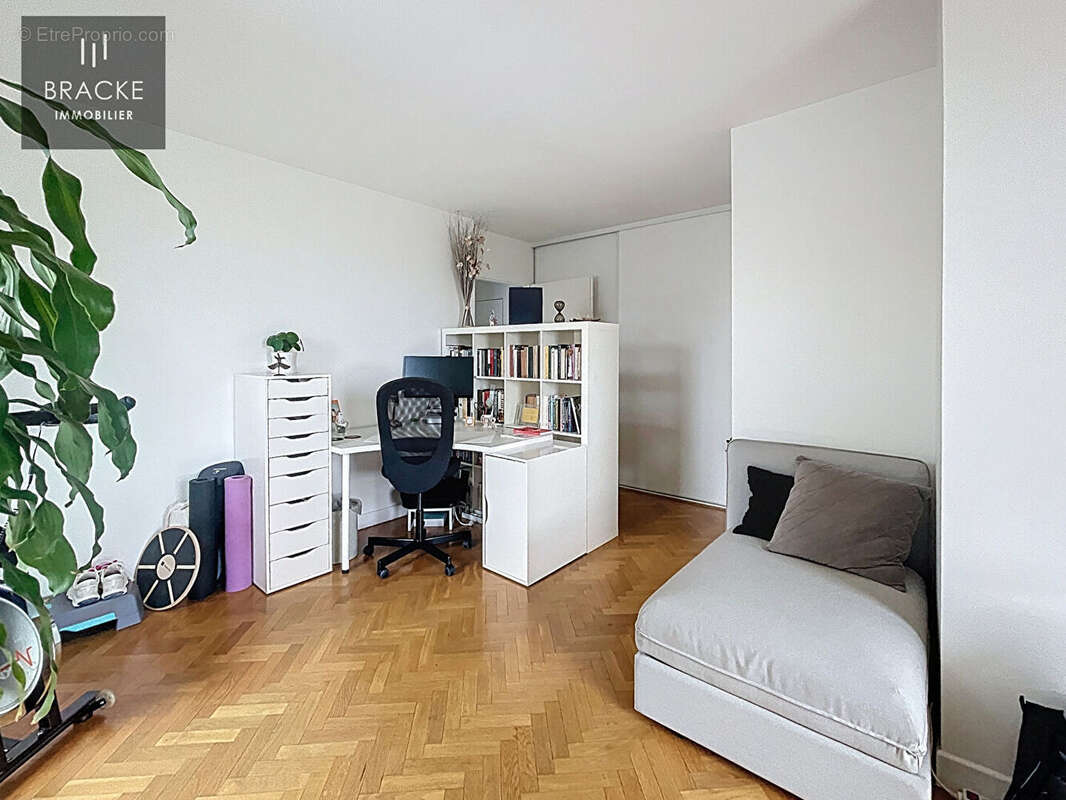Appartement à COURBEVOIE