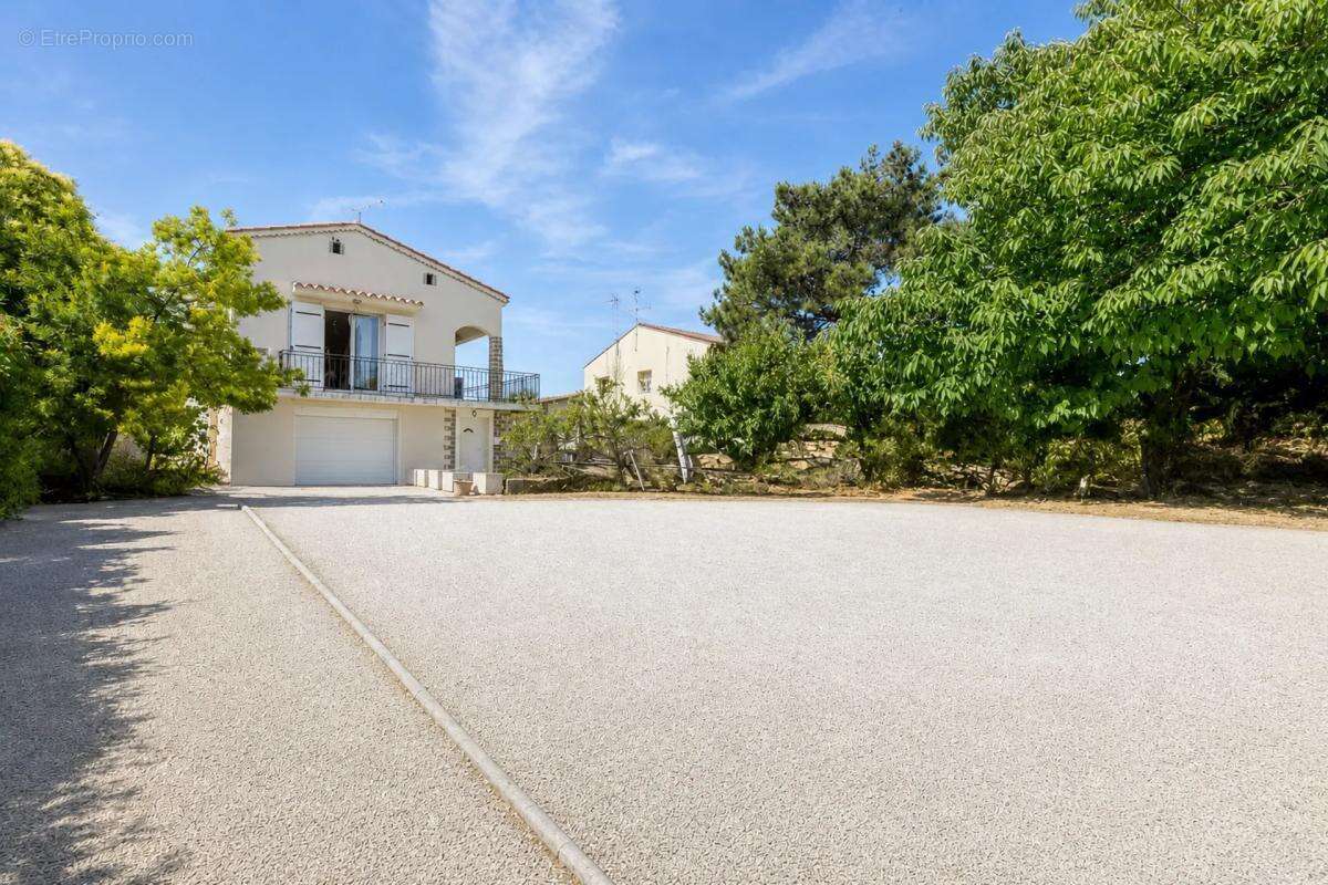 Maison de 9 pièces de 246 m² à Velaux - photo 3