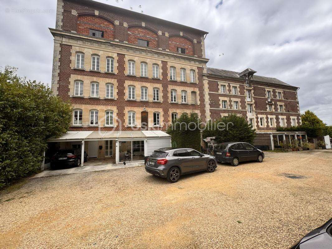 Ensemble immobilier composé de deux immeubles de rapports de 2120 m2 et d'un entrepôt à Sempigny (60400) - photo 3