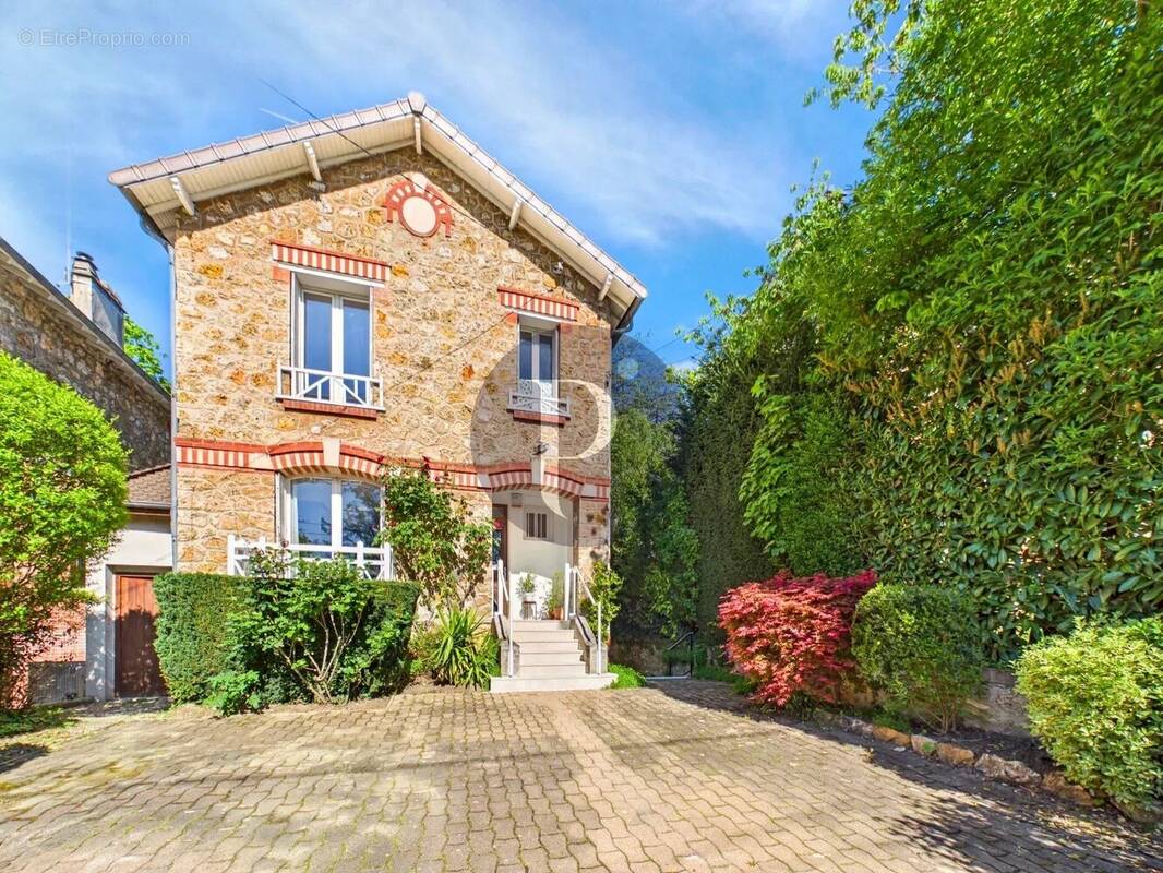 Maison à VERRIERES-LE-BUISSON