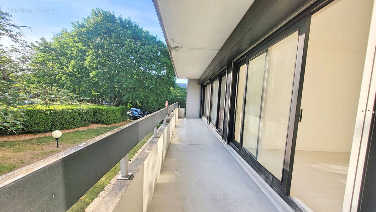 Appartement à LE COUDRAY-MONTCEAUX