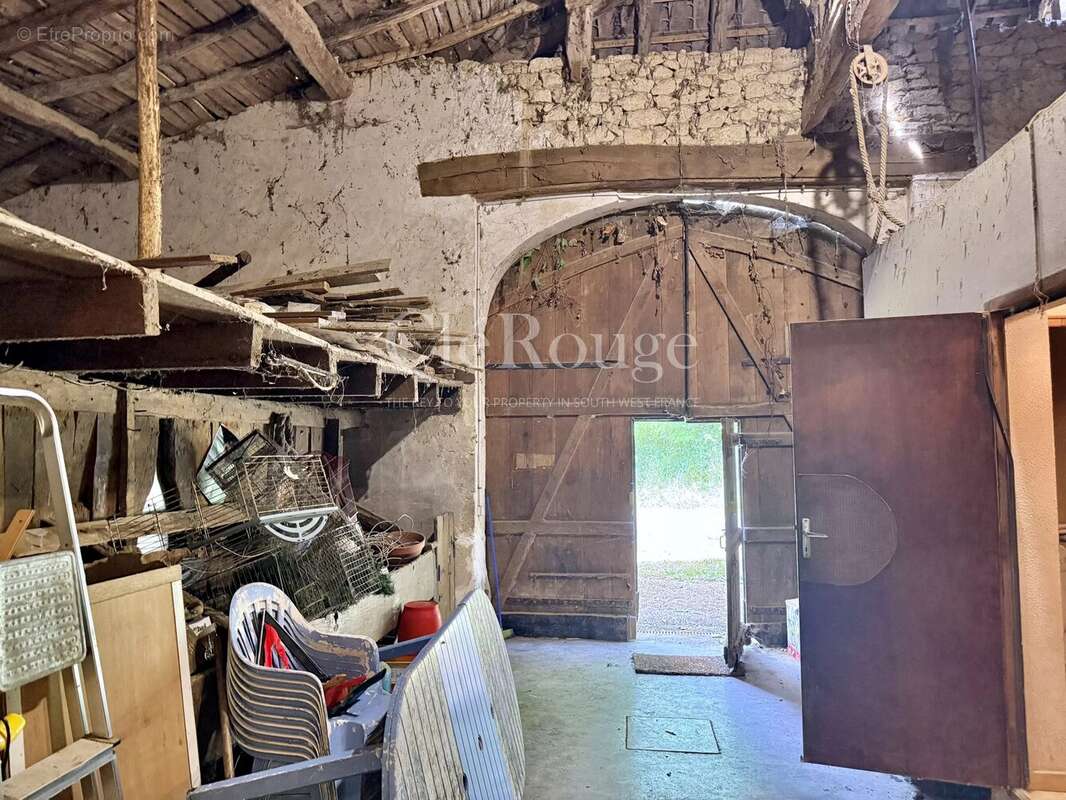 Monségur - Maison familiale de 5 chambres à rénover - photo 14