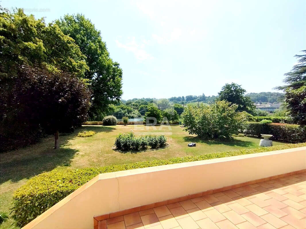 Rare sur le secteur : vaste maison avec deux parties habitations - photo 6