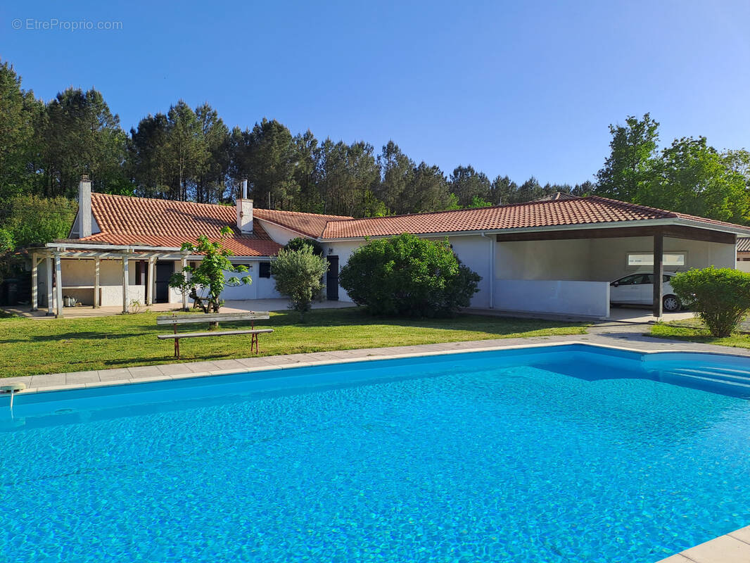 Maison à SAUCATS
