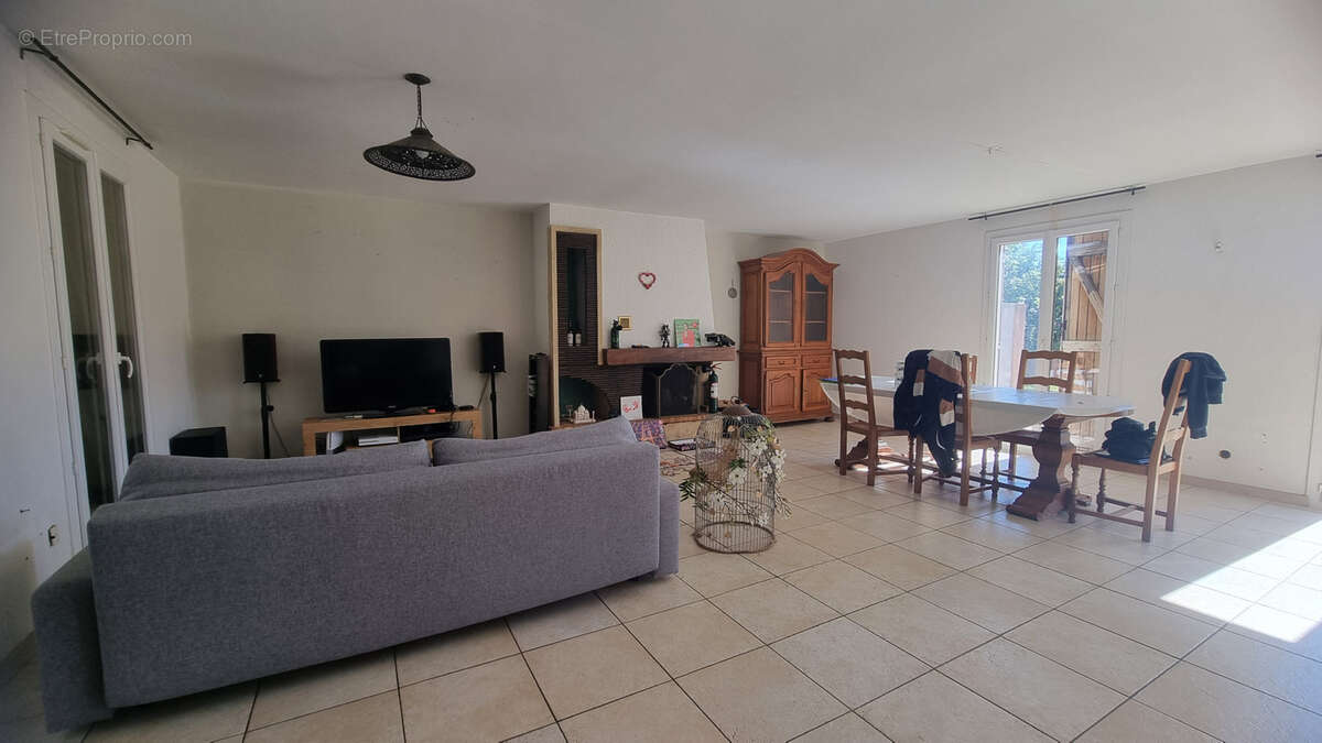 Maison à SOLLIES-VILLE