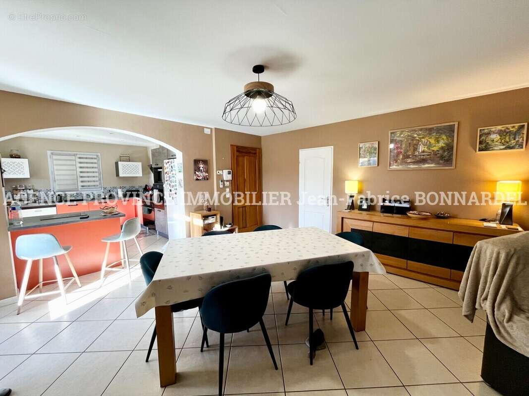 Maison à SUZE-LA-ROUSSE