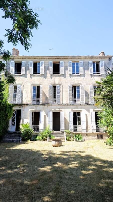 Superbe maison de maitre 7 chambres avec jardin, garage et vue sur la rivière à Saintes - photo 2