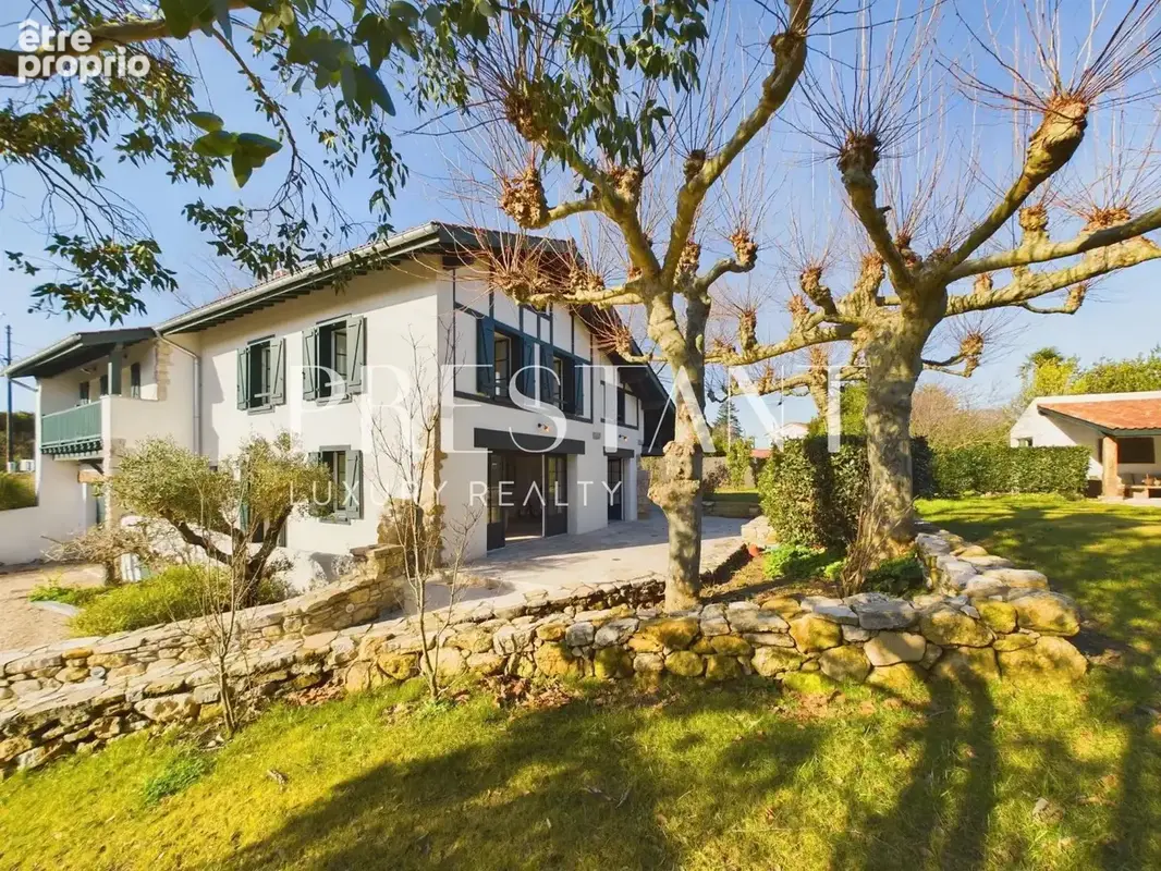 Propriété de Prestige à Bidart - Ferme du XVIIIème Rénovée avec Jardin Paysagé et Piscine - photo 2